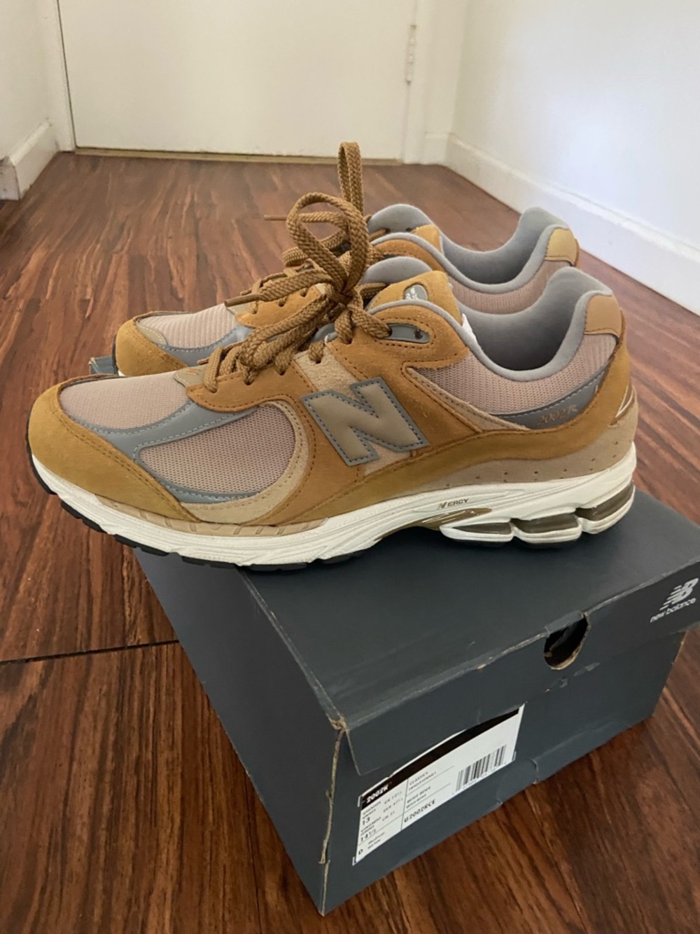 New Balance Men's Tan & Light Gray Retro Runner Sneakers